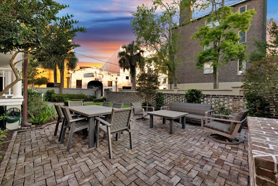 Large outdoor space for the entire group!
