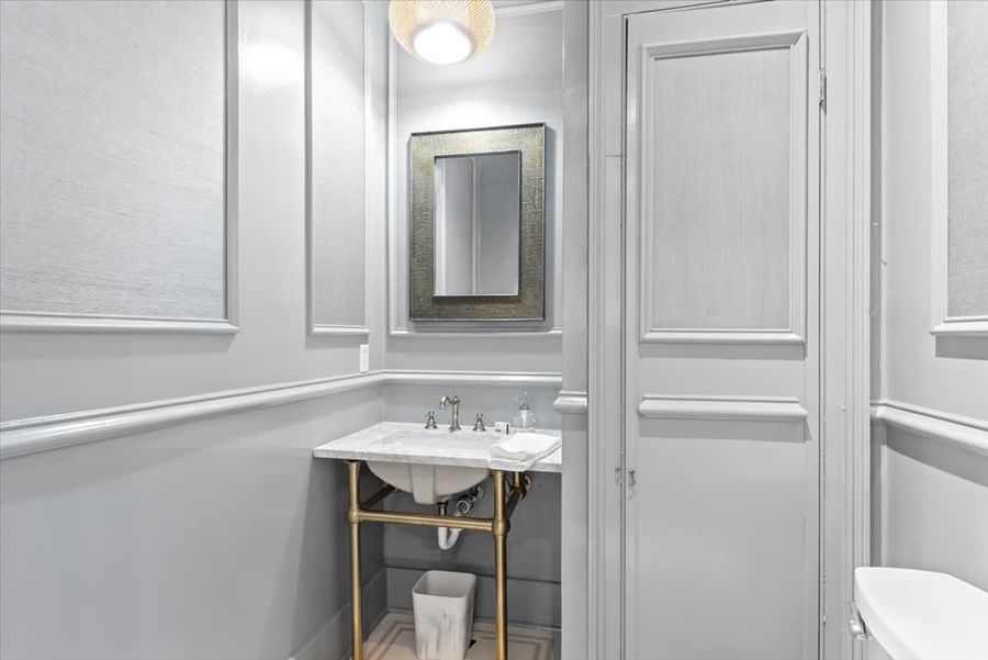 Bathroom 3: Walk-in Shower 