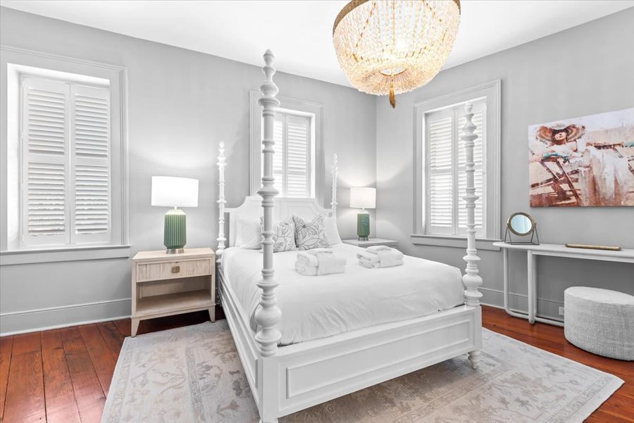 Bedroom 1: Queen Bed