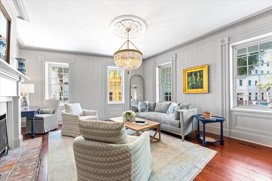 Spacious living room with seating for your entire group