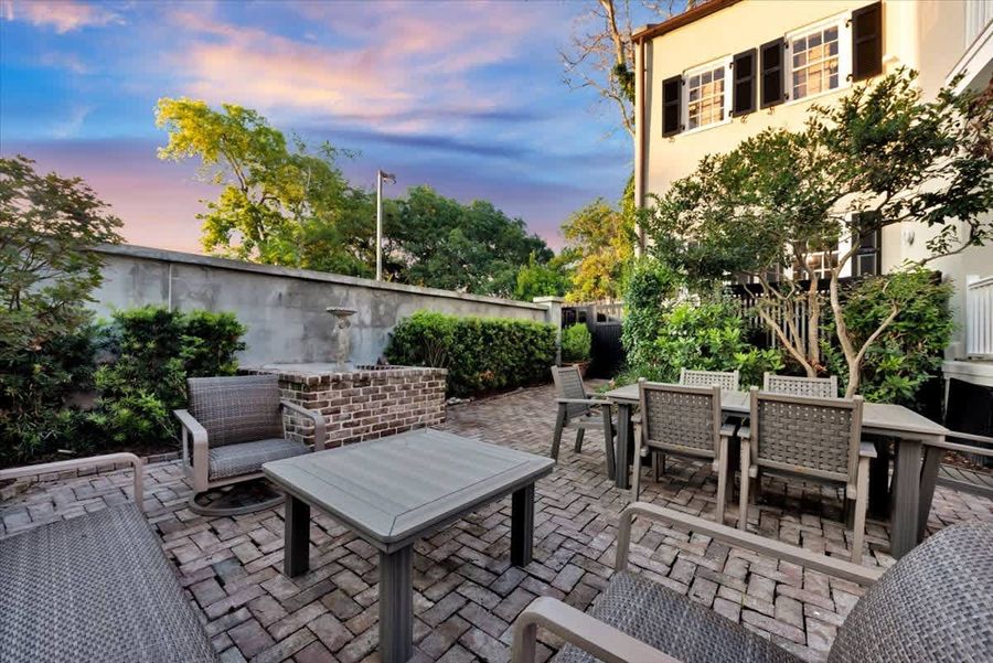 Large outdoor space for the entire group!