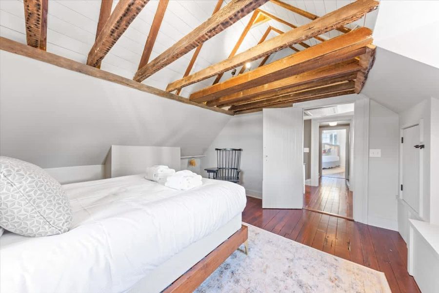 Bedroom 2: Queen Bed