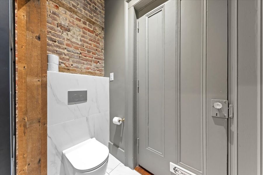 Bathroom 1: Walk-in Shower 