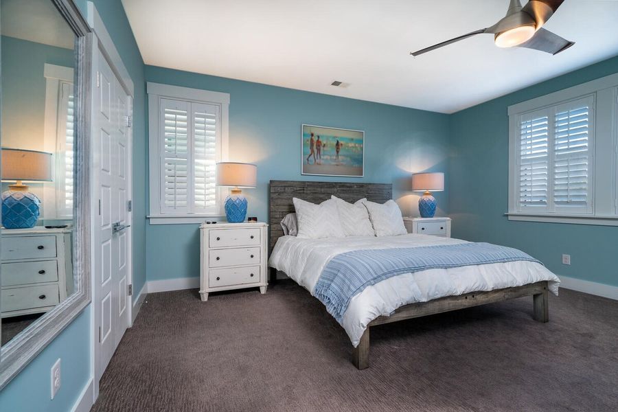 Bedroom 1: King Bed + single bed