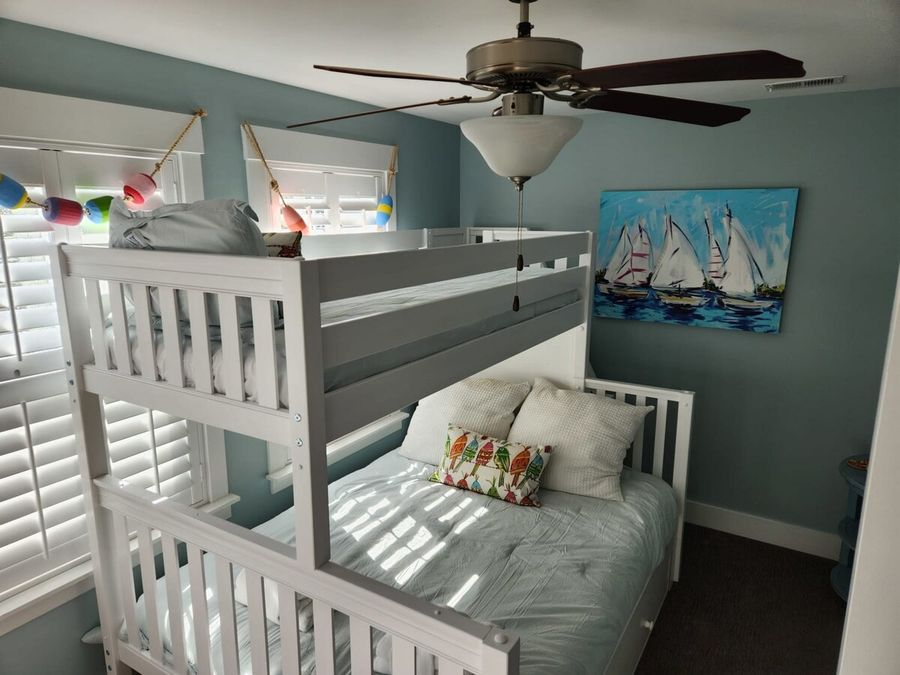 Bedroom 3: Queen bed + single bed