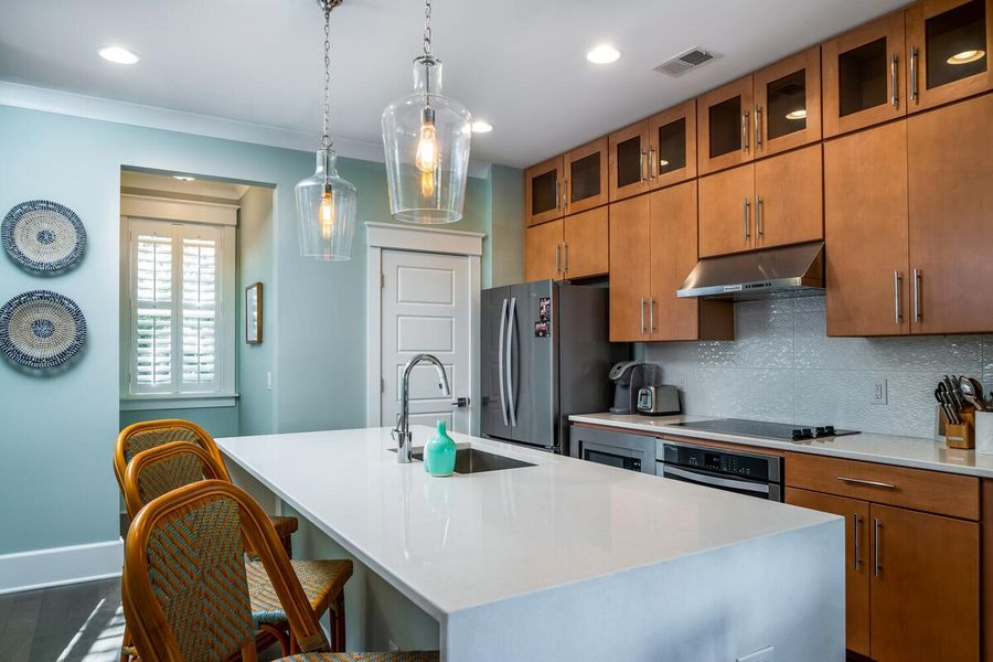 Fully equipped kitchen with island seating for your group