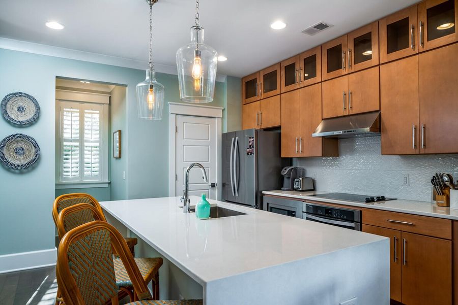 Fully equipped kitchen with island seating for your group