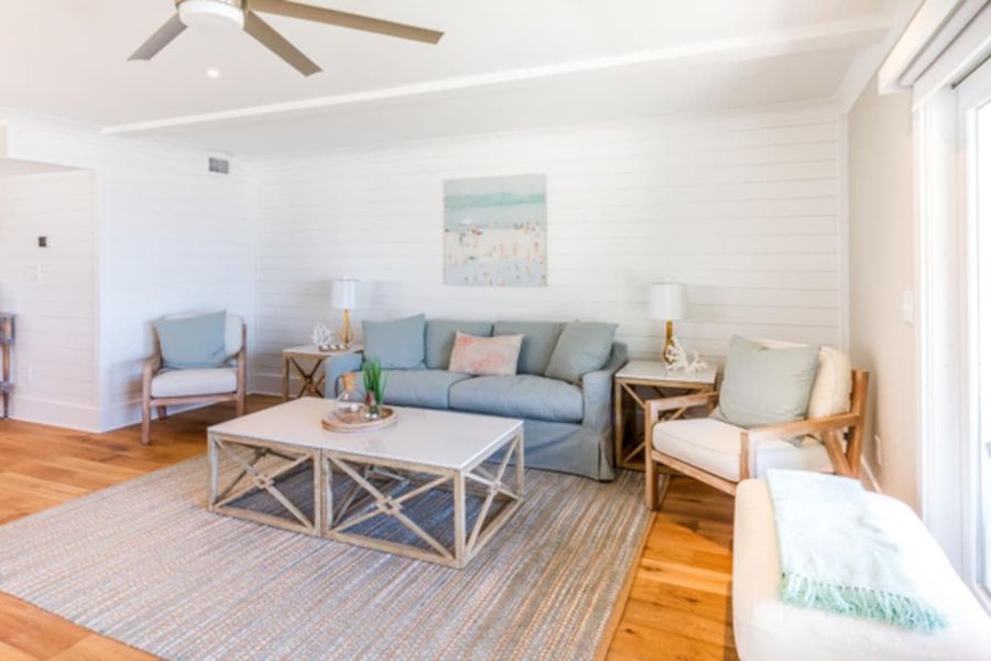 Spacious living room with plenty of seating for your group