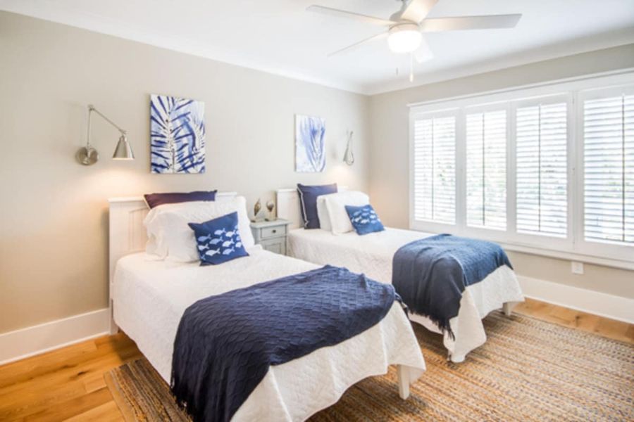 Bedroom 2: 2 Single Beds