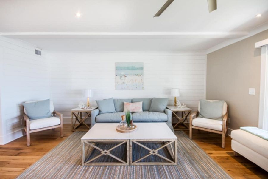 Spacious living room with plenty of seating for your group