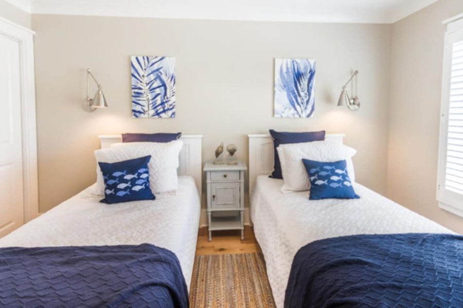 Bedroom 2: 2 Single Beds