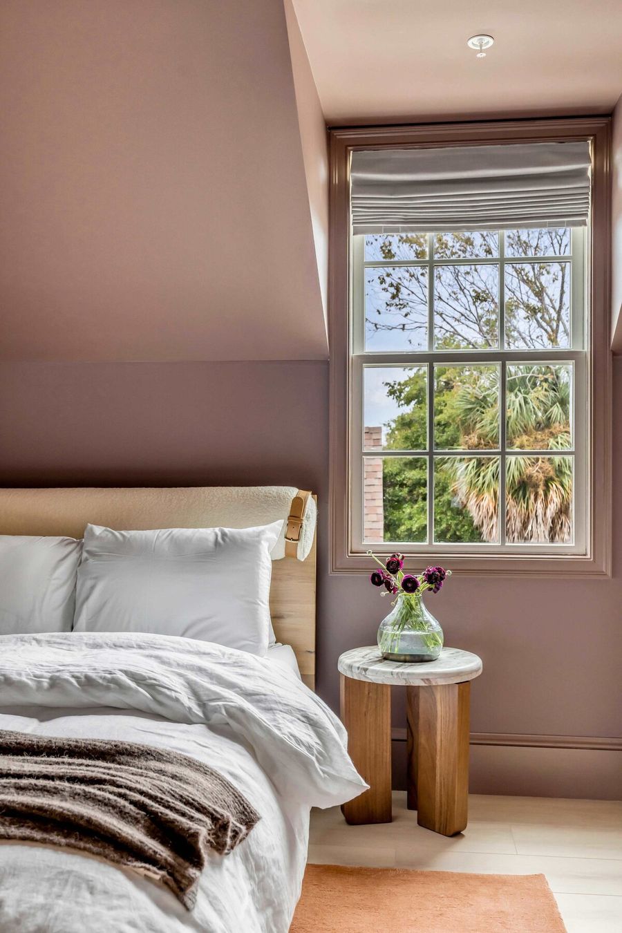 Bedroom 3: Queen bed