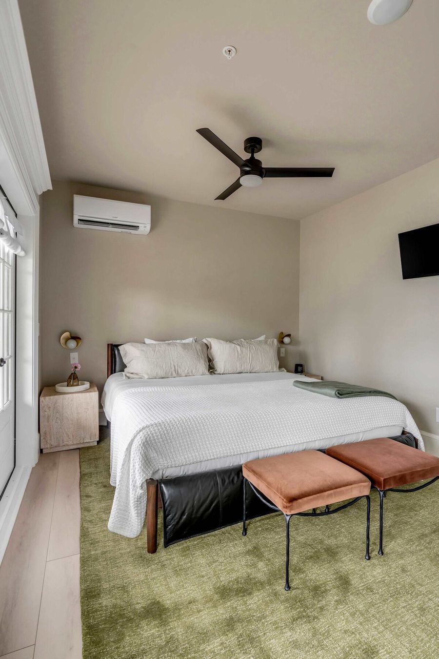 Bedroom 2: King bed
