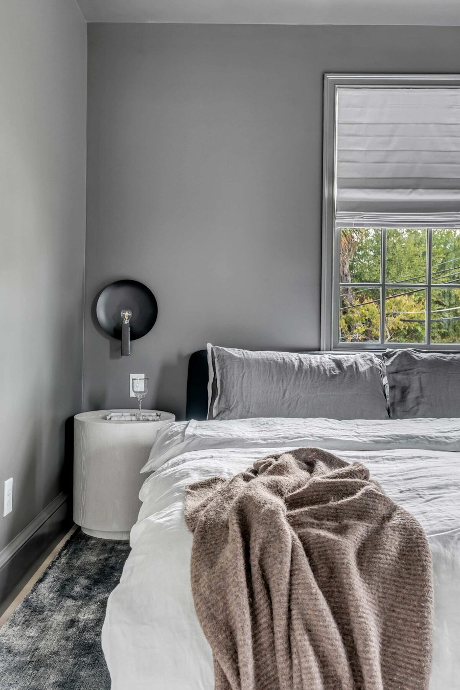 Bedroom 4: Queen bed