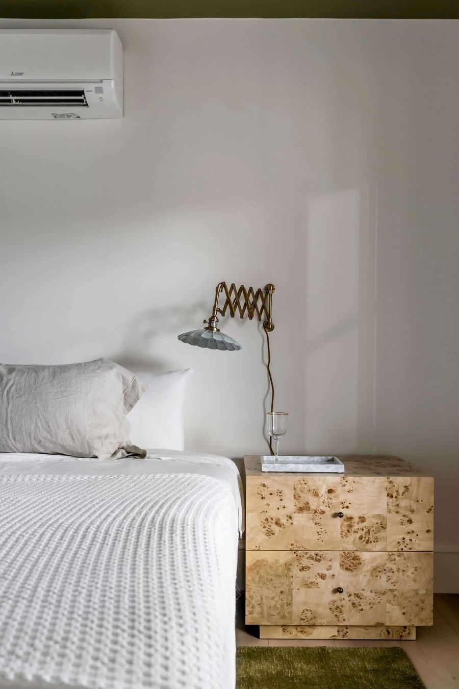Bedroom 3: Queen bed