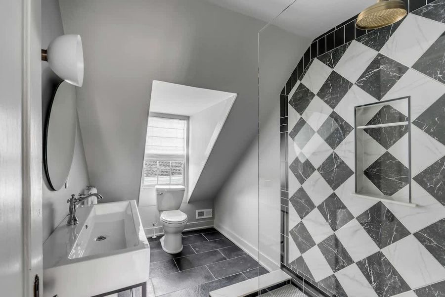 Bathroom 4: Walk-in shower