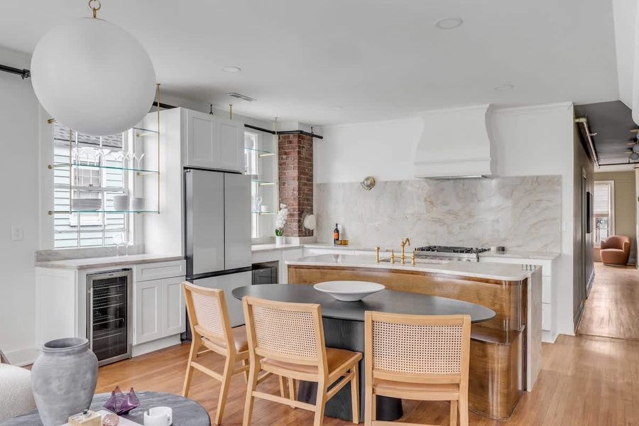 Welcome to your Downtown Charleston rental. Step into this artist inspired chefs kitchen.