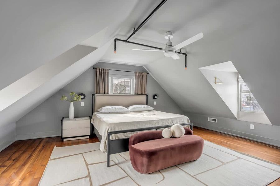 Bedroom 2: King Bed