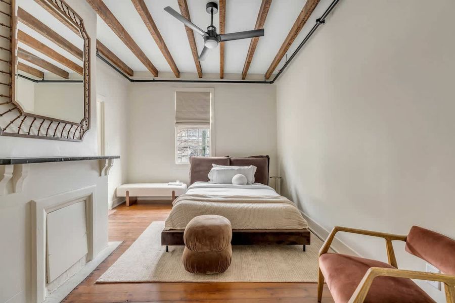 Bedroom 4: Queen Bed