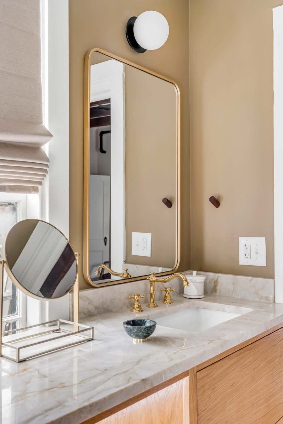 Bathroom 3: Vanity area