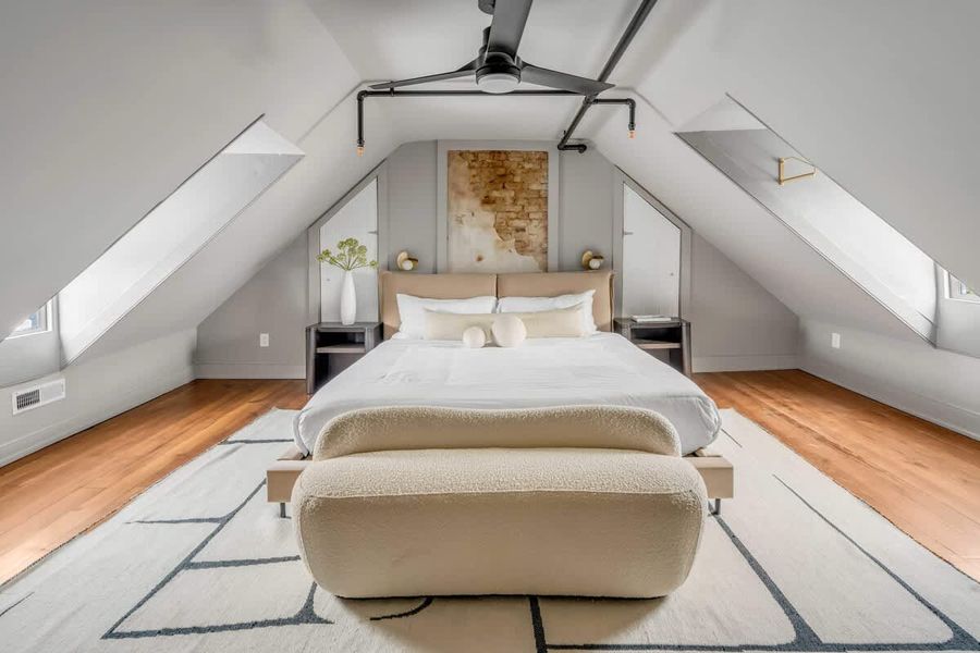 Bedroom 1: King Bed