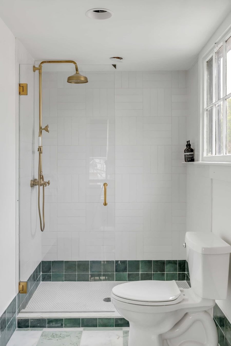 Bathroom 3: Walk-in shower
