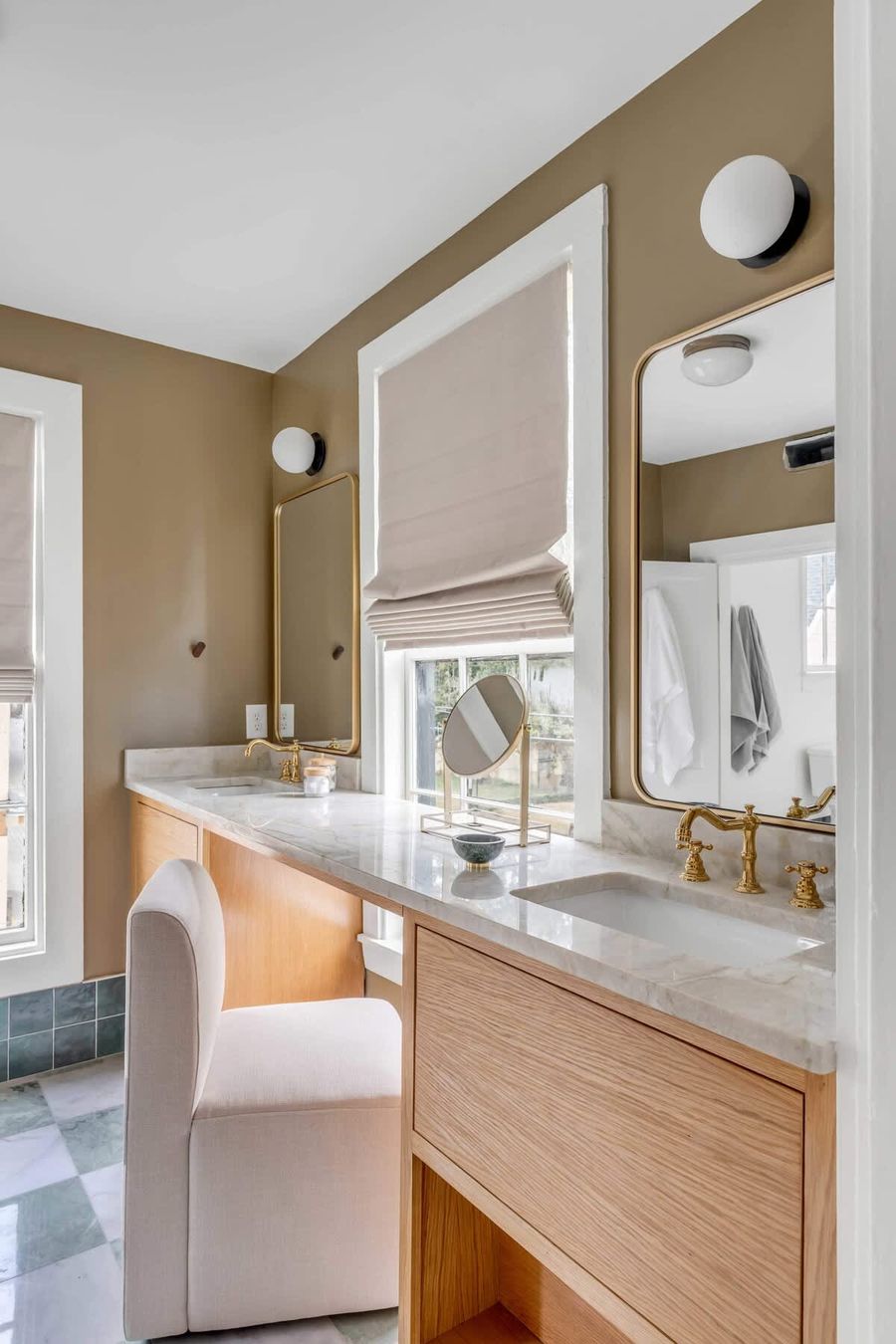 Bathroom 3: Vanity area