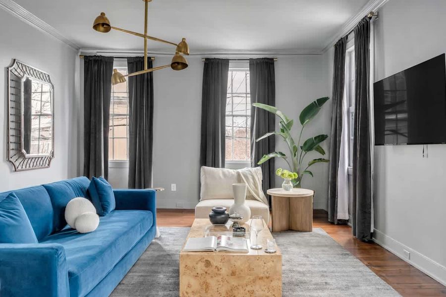Spacious living room with seating for your entire group!