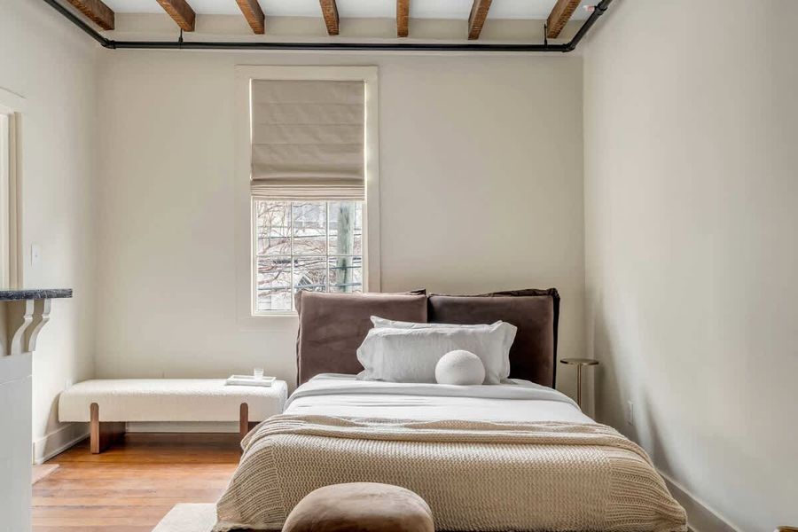 Bedroom 4: Queen Bed