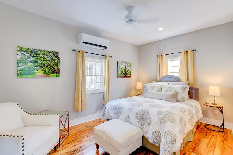 Bedroom 1: Queen bed
