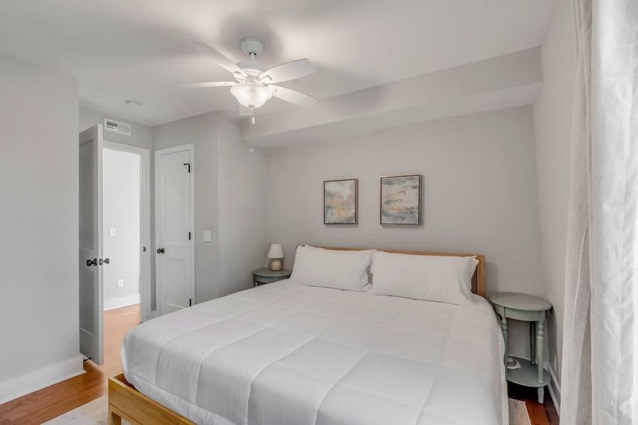 Bedroom 3: King bed