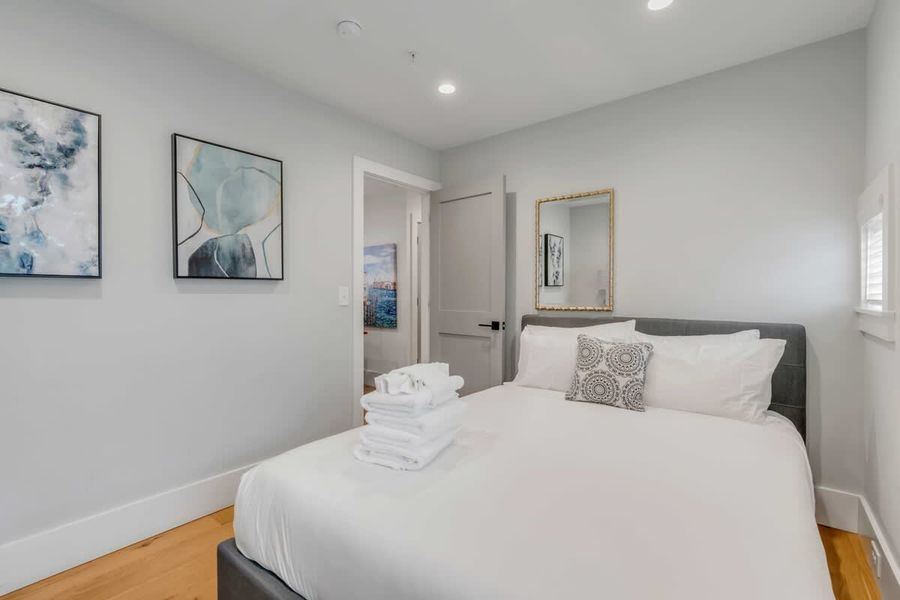 Bedroom 2: Queen Bed