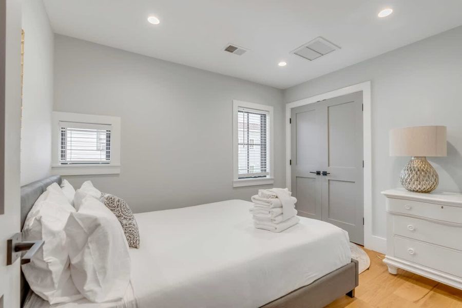 Bedroom 2: Queen Bed