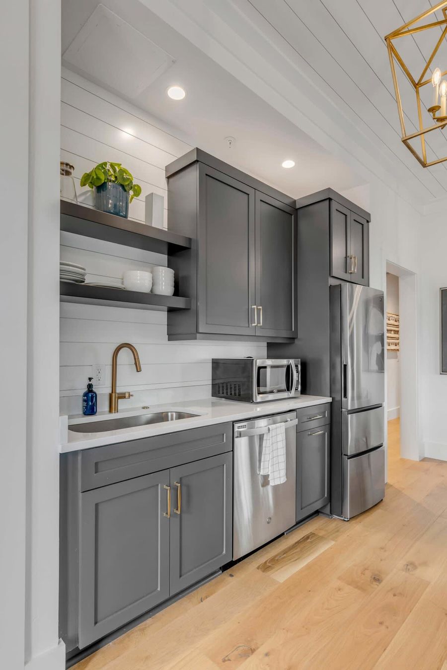 
Fully equipped kitchen with everything you need to cook a meal!