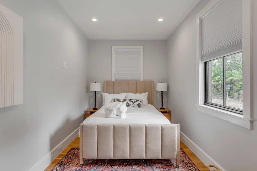 Bedroom 2: Queen Bed