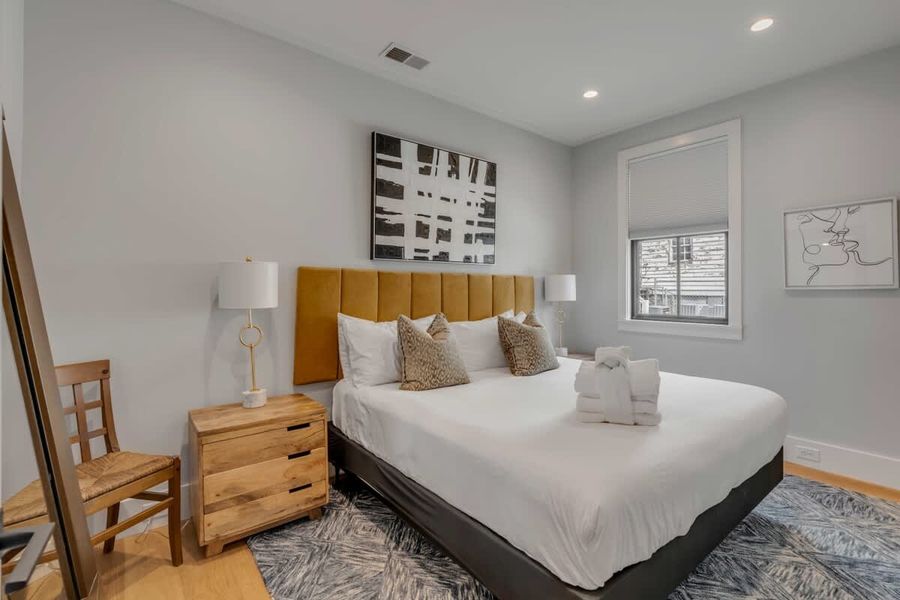 Bedroom 1: King Bed
