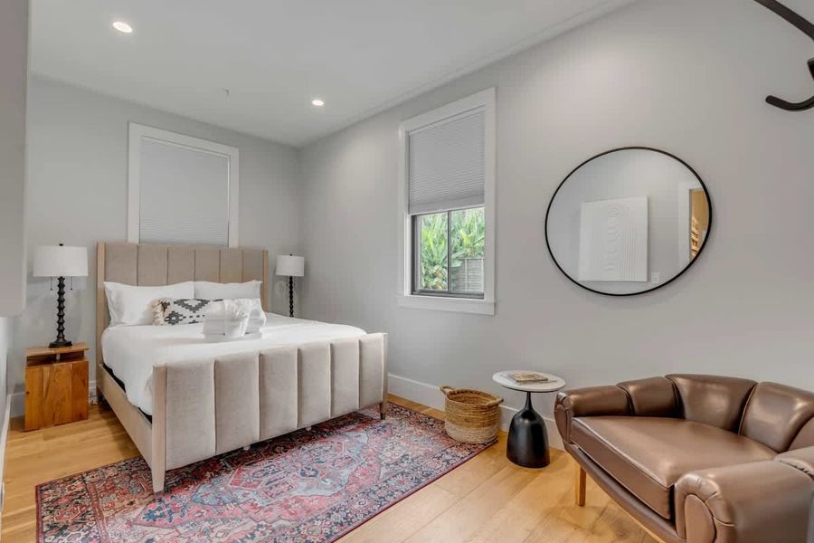 Bedroom 2: Queen Bed