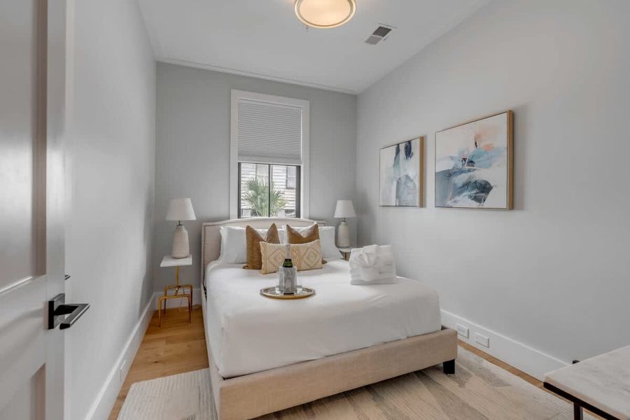 Bedroom 3: Queen Bed