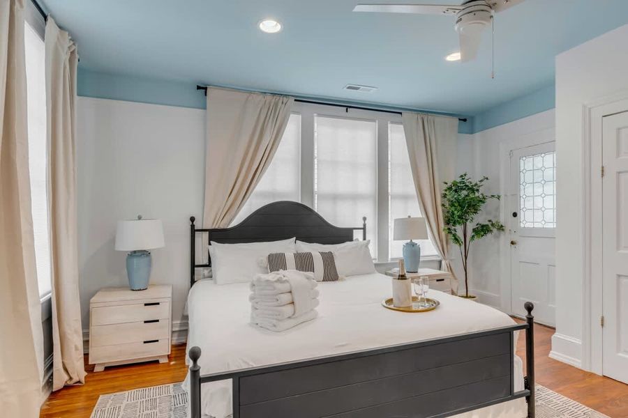 Bedroom 2: King Bed