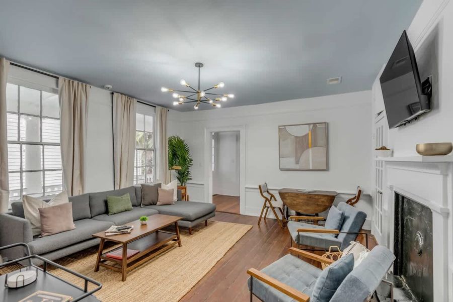 Welcome to your downtown Charleston rental! Explore all things downtown by foot!