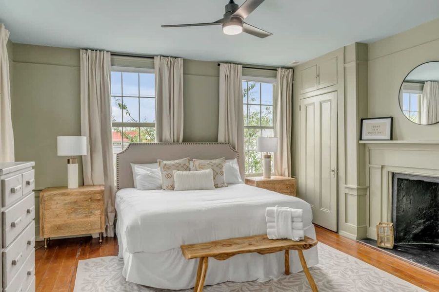 Bedroom 1: King Bed