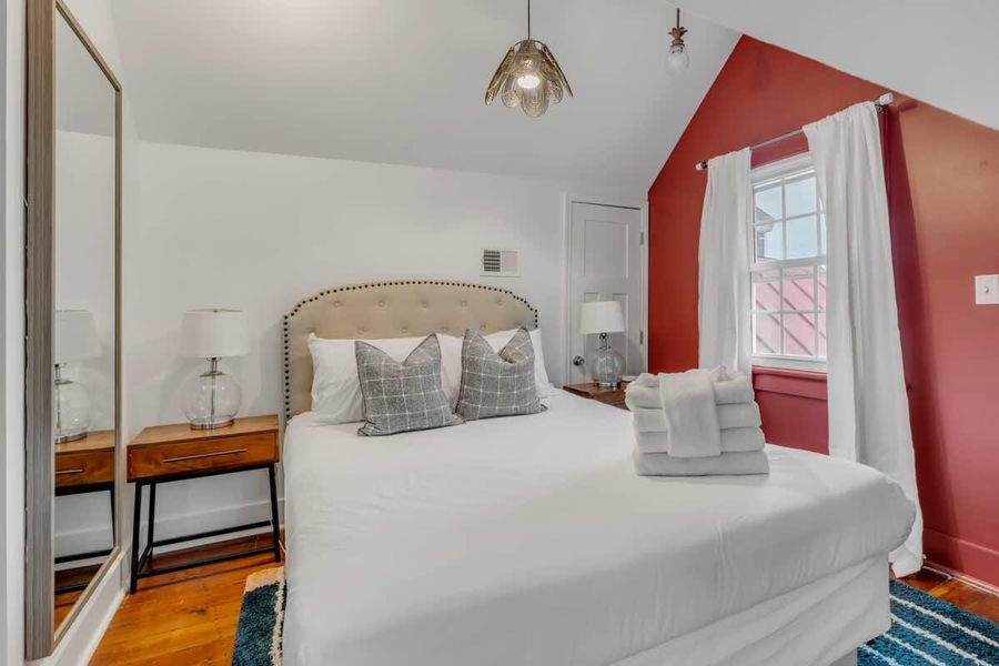 Bedroom 4: Queen Bed