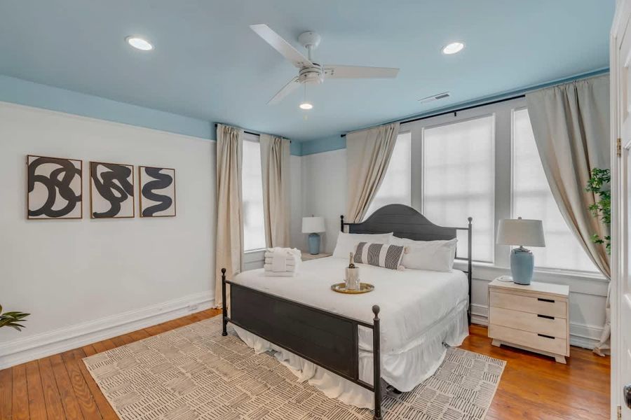 Bedroom 2: King Bed