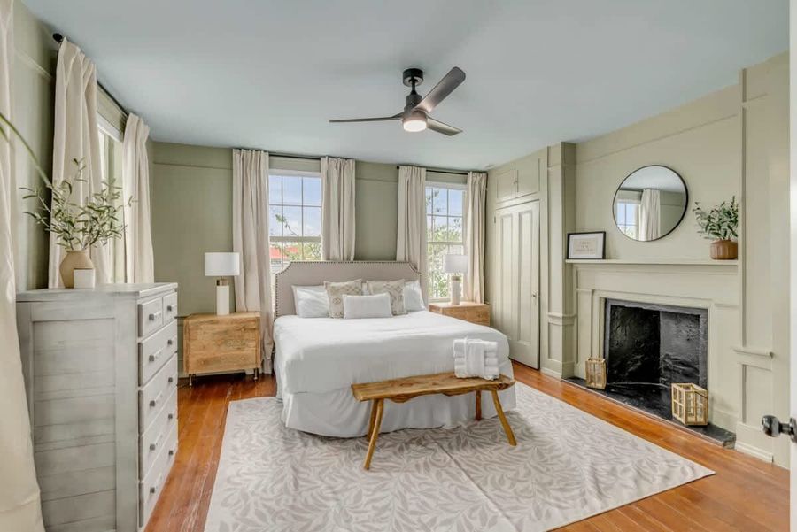 Bedroom 1: King Bed