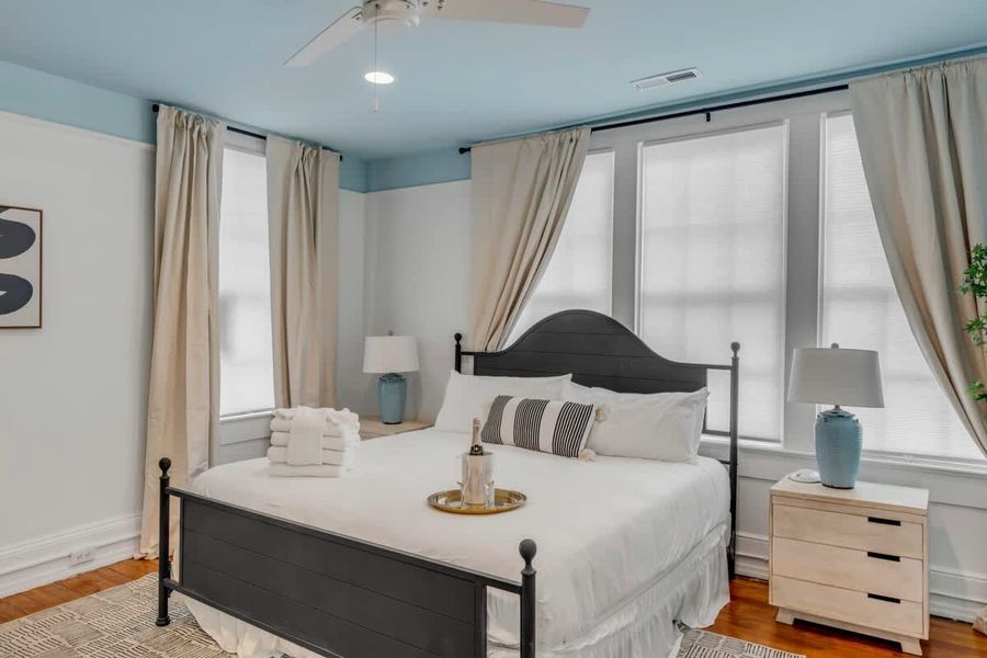 Bedroom 2: King Bed