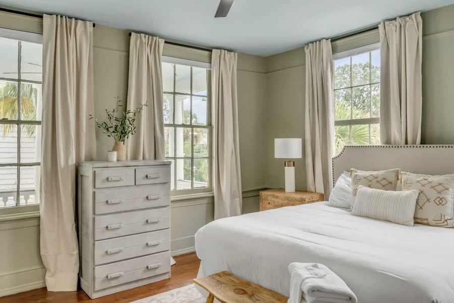Bedroom 1: King Bed