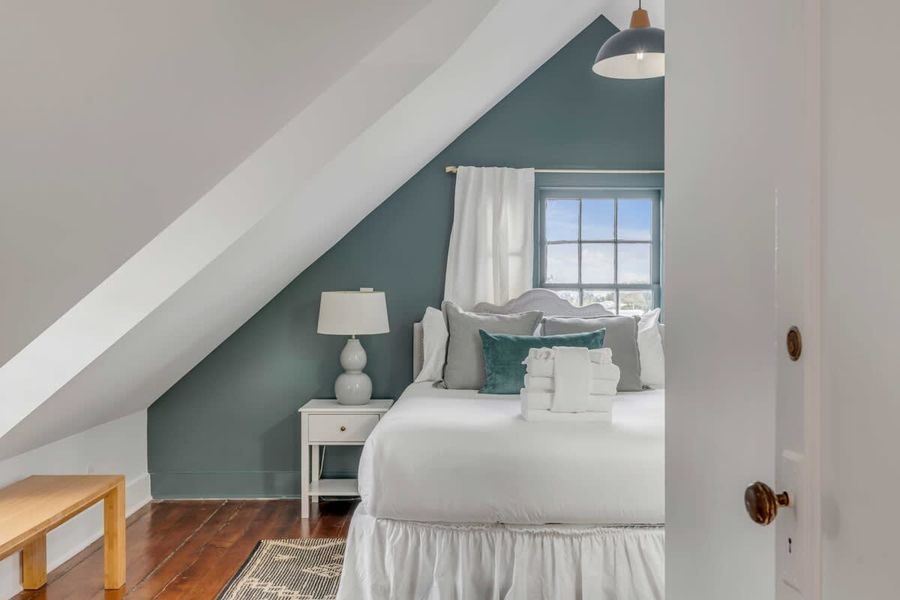 Bedroom 3: Queen Bed