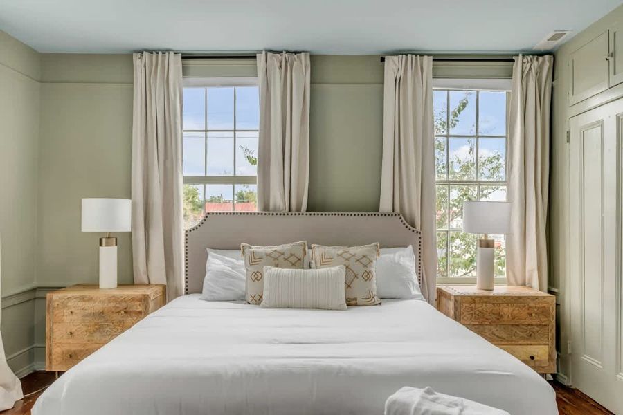 Bedroom 1: King Bed