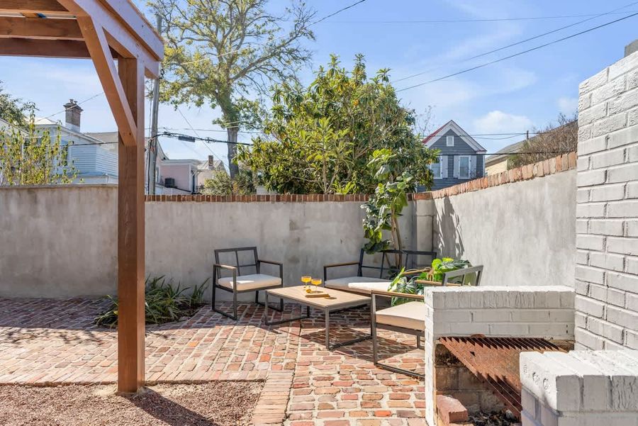 Plenty of outdoor seating for your group