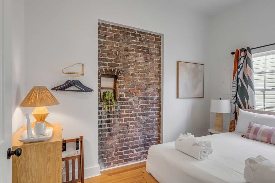 Bedroom 3: King bed